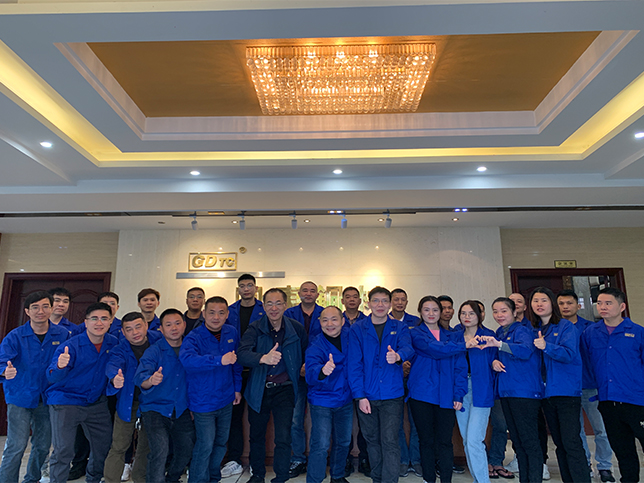 1677484897902292.jpg 銷售合影.jpg